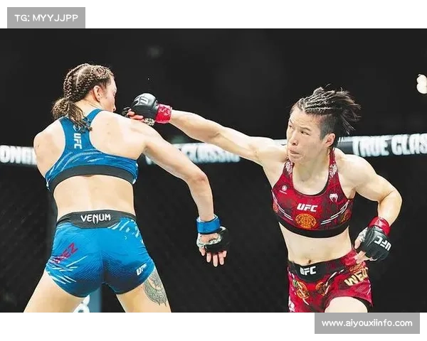 张伟丽卫冕草量级金腰带，对手苏亚雷斯赛后送医治疗